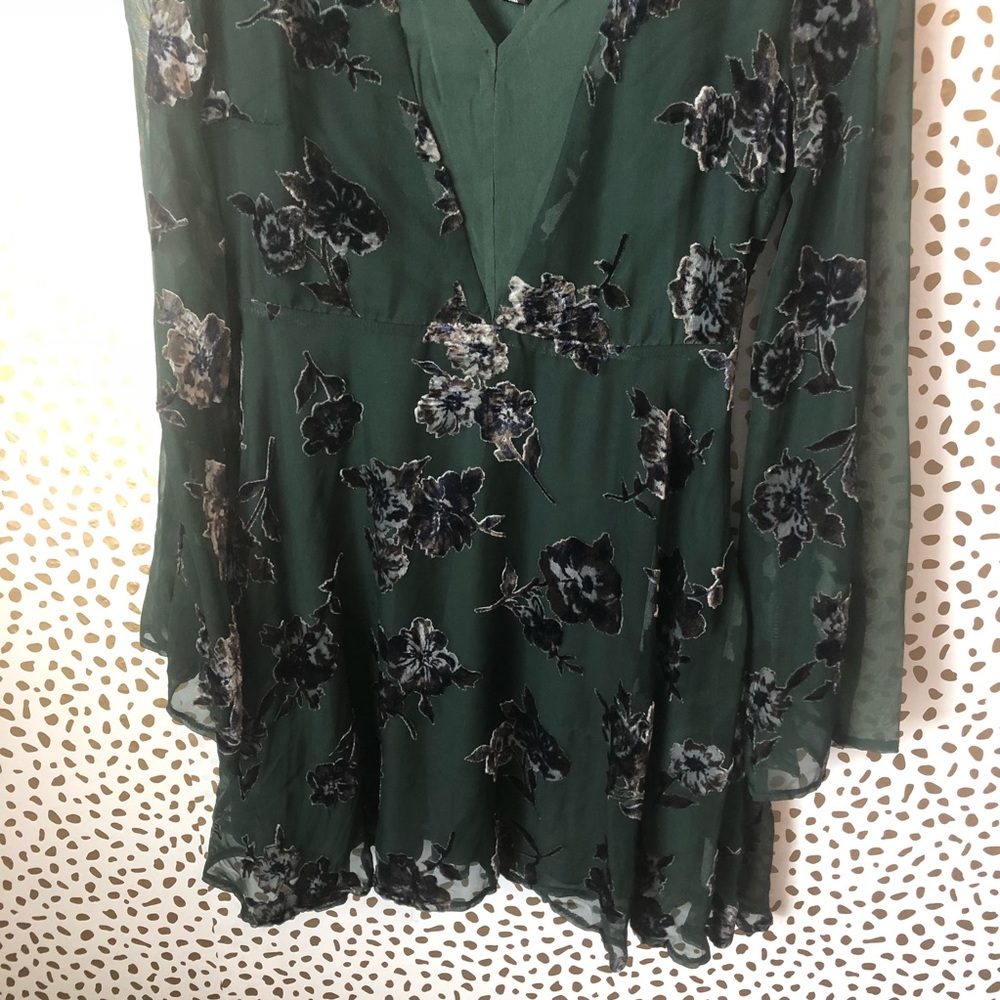 NWOT JOA Green Floral Velvet V Neck Dress - Picture 5 of 8